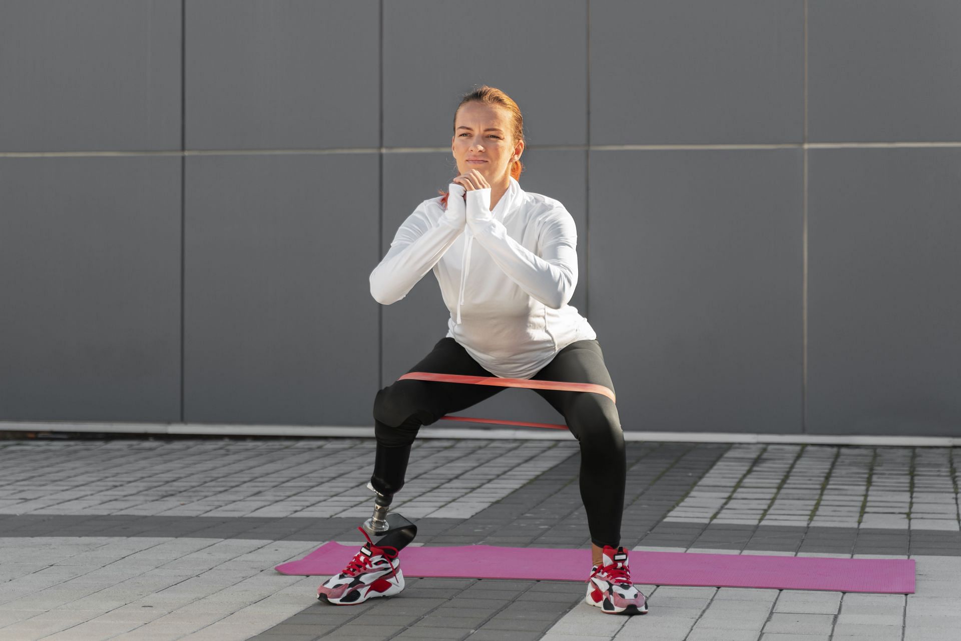 maintain proper form and posture. (image via freepik)